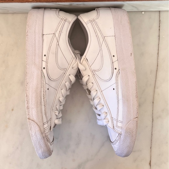 Nike Women’s Blazer Low 77’ Triple White Size 8 - Picture 8 of 10
